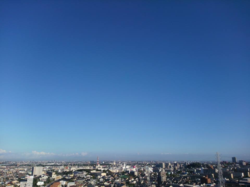 おはようございます♪ 今日は雲が少ないですねぇ。