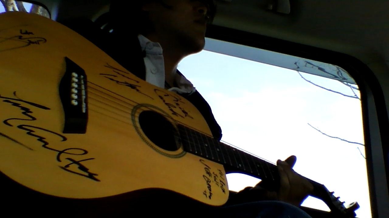 サインギター https://youtu.be/b8lDAuMuKbU