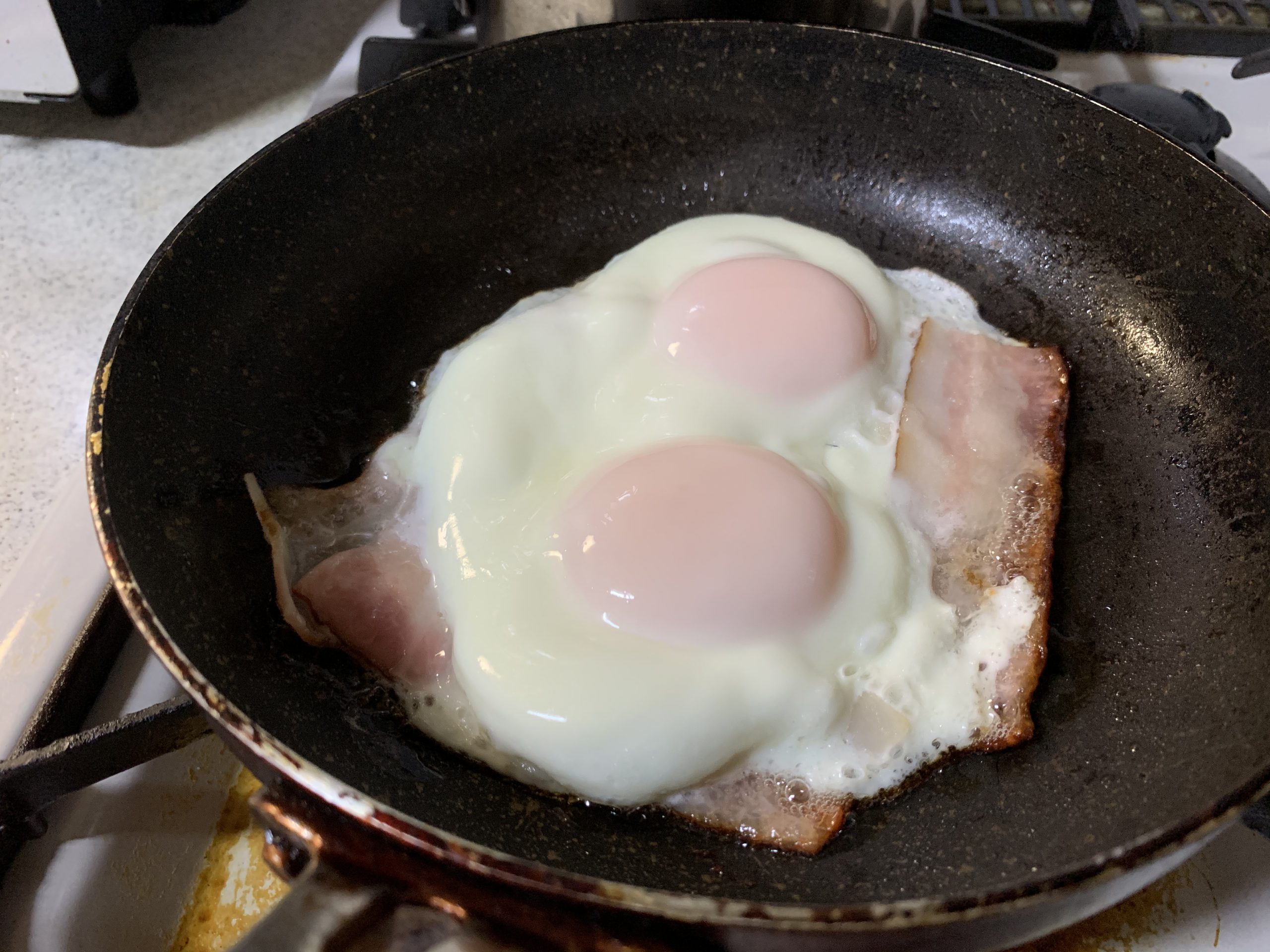 ざ、モーニング♬ いい感じに焼けました！ #日曜の朝 #目玉焼き　2020-03-29