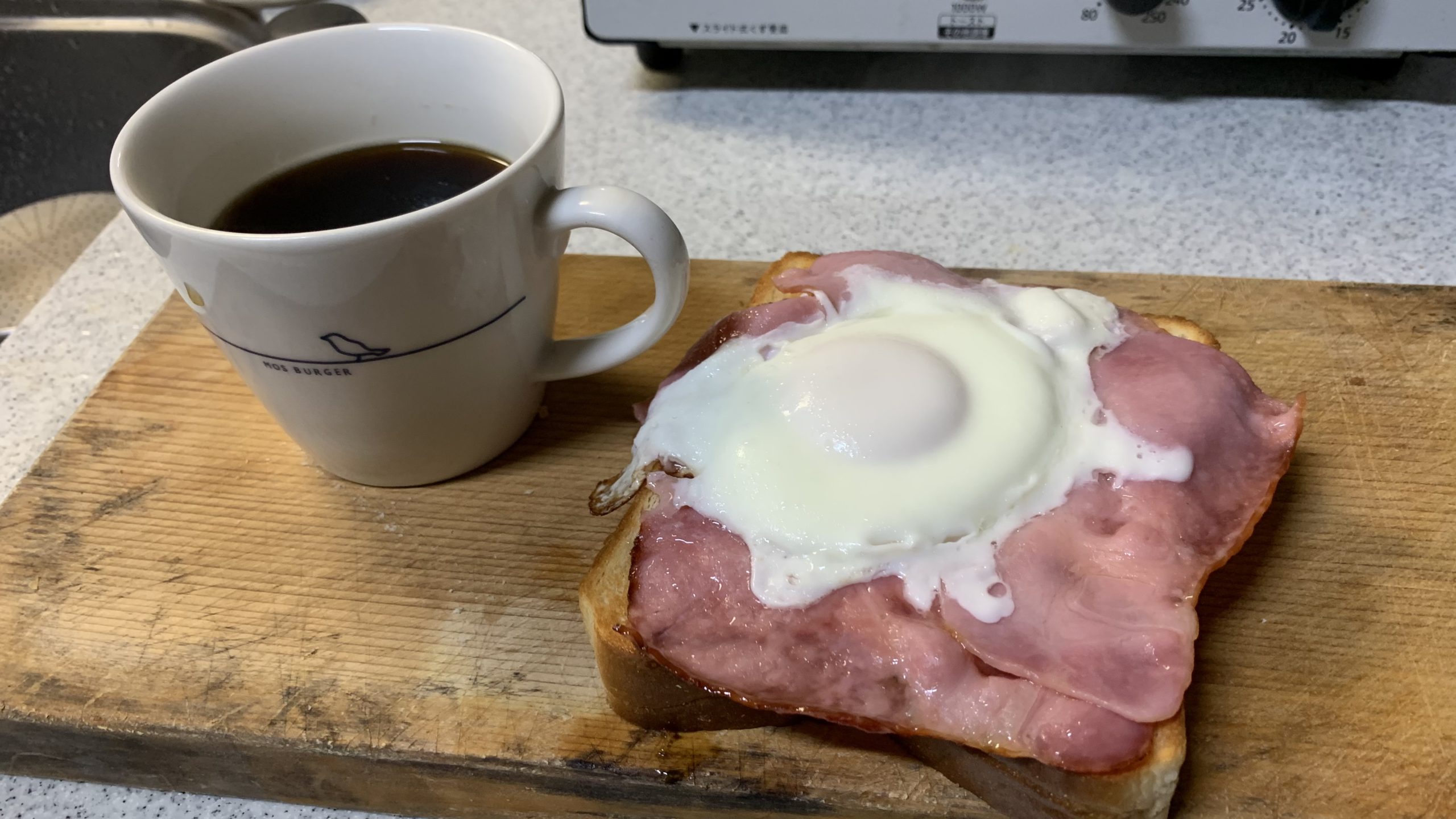 朝のワンパターン！ 今日のたまごはランニングエッグ🥚 ついでに今日のマスク！あお！←二周目。