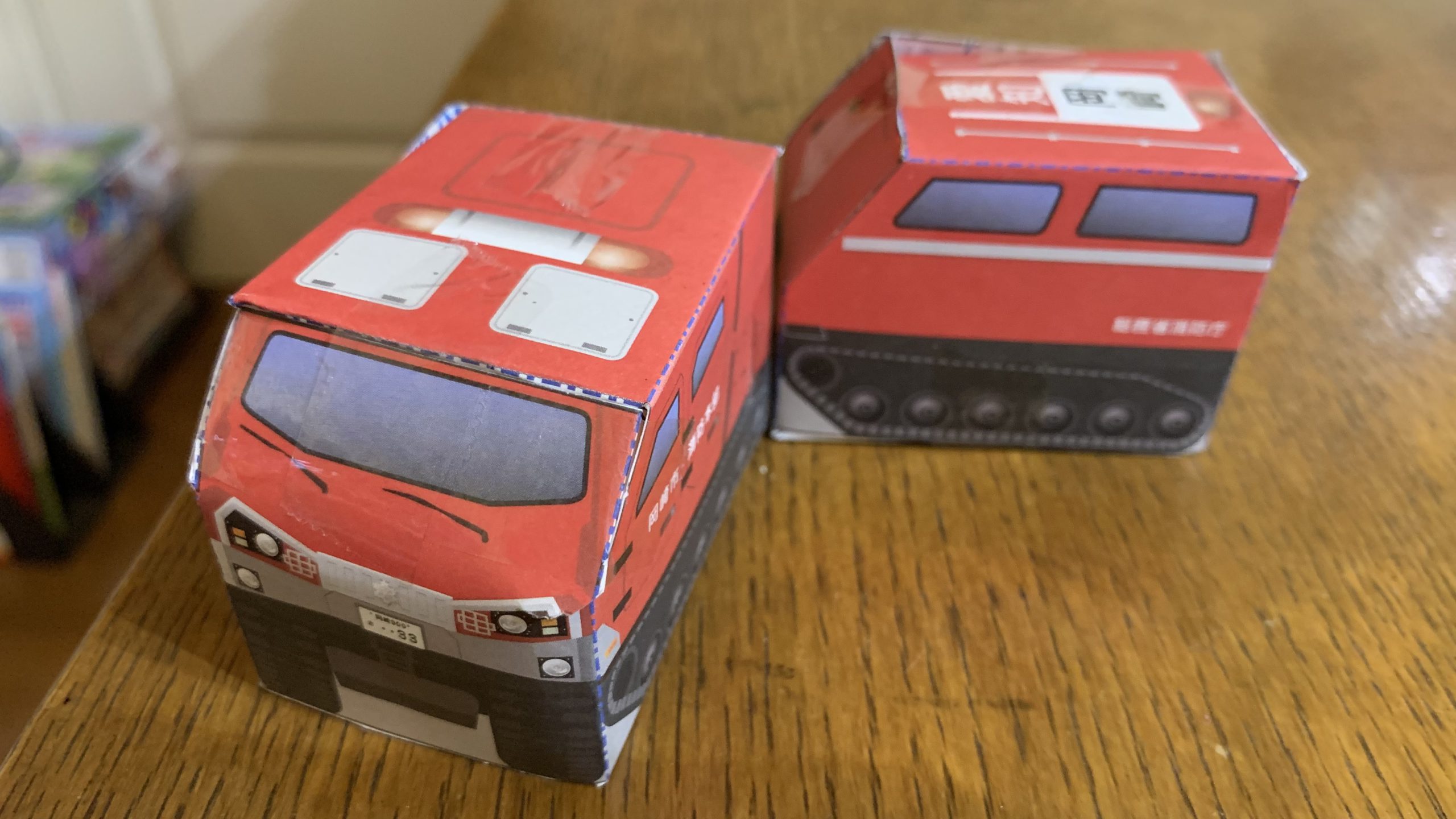 こっちのサラマンダーは 紙！　ムスメ作