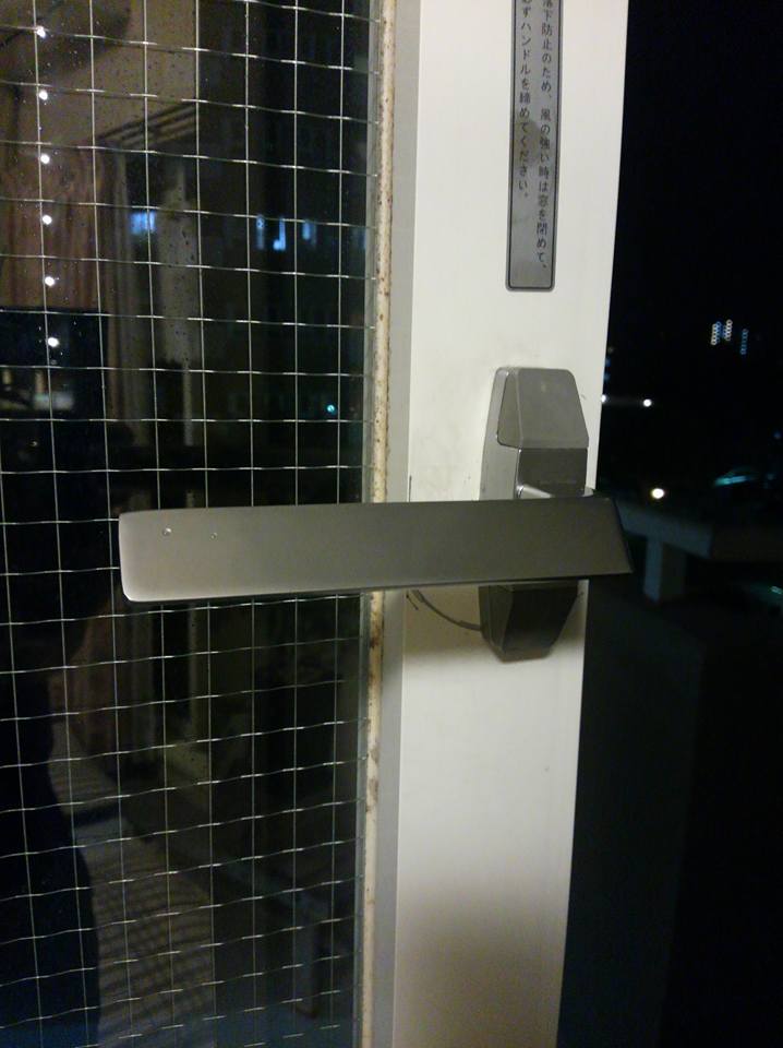 窓のロックが壊れたので自分で修理。