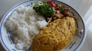 ワンプレートランチ！ 休日の昼はね。 シーチキンオムレット(だと思って作ってる)｜2015-06-13