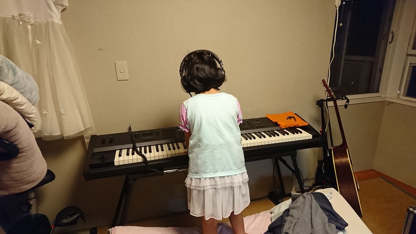 宿題よりピアノが楽しいらしいw そりゃそうかw