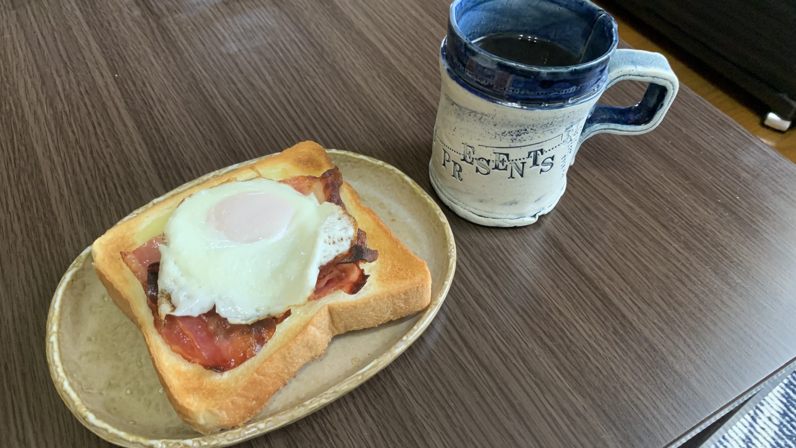 ベーコンチーズエッグトースト