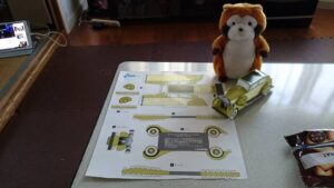 ２台で五時間ぐらい。 トヨタ博物館で貰ってきた ペーパークラフト。 二人ともパパ任せ…｜2016-08-12