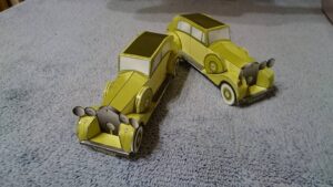 ２台で五時間ぐらい。 トヨタ博物館で貰ってきた ペーパークラフト。 二人ともパパ任せ…｜2016-08-12